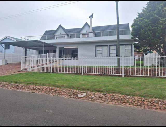 5 BEDROOM HOUSE FOR SALE IN HARTENBOS CENTRAL